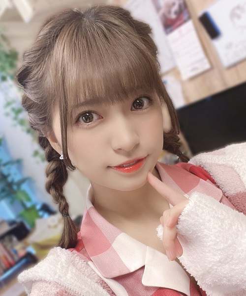 根尾朱里